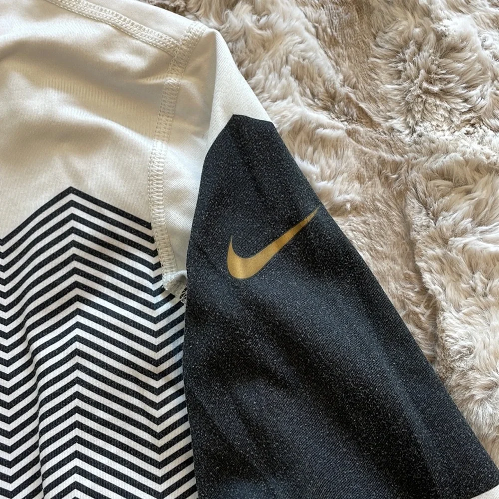 Patterned Nike Dri-Fit Fleece Top - Picture 2 of 5